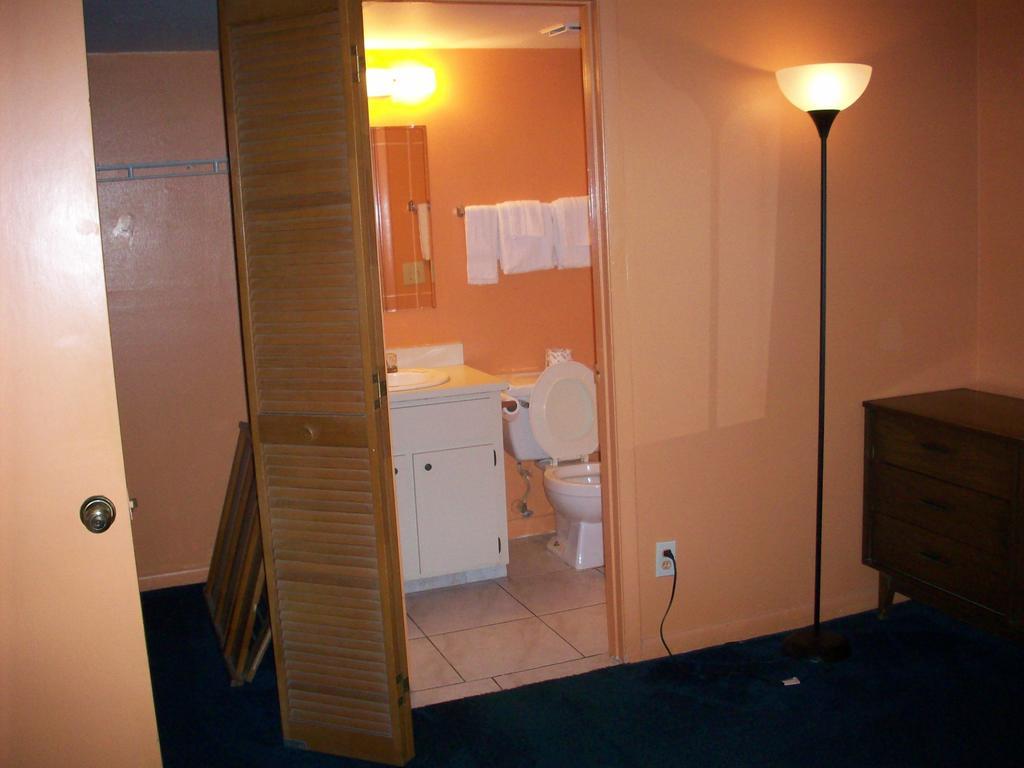 אדג'ווטר All-Suite Motel חדר תמונה